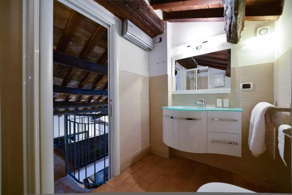 Ibernesi - Charming Apartment At The Roman Forums Bagian luar foto