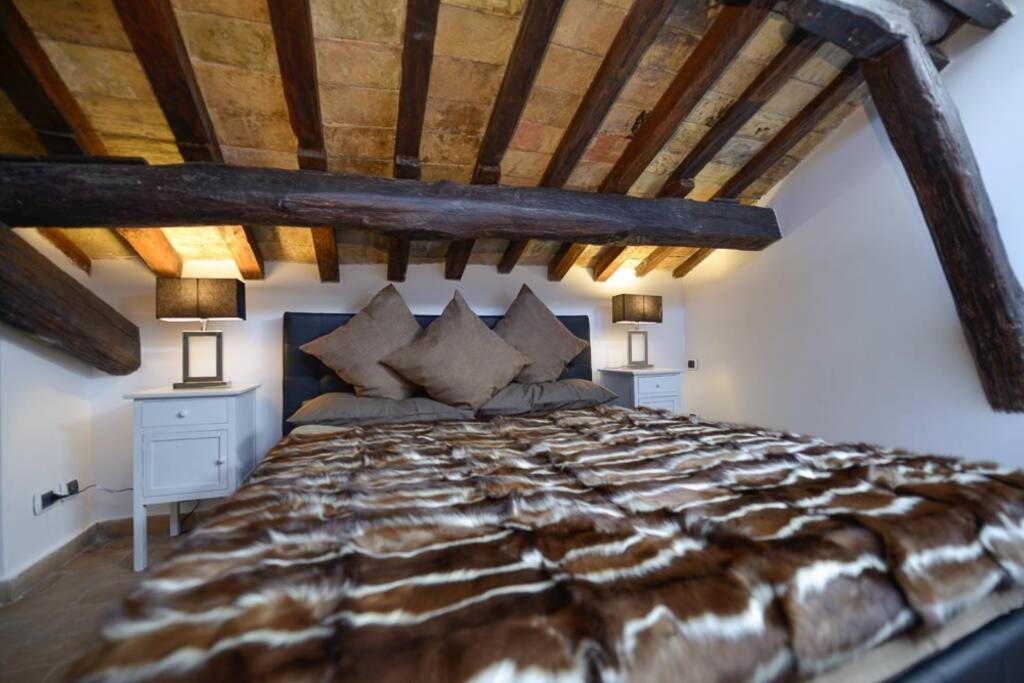 Ibernesi - Charming Apartment At The Roman Forums Bagian luar foto