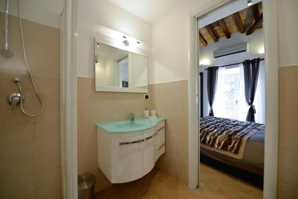 Ibernesi - Charming Apartment At The Roman Forums Bagian luar foto